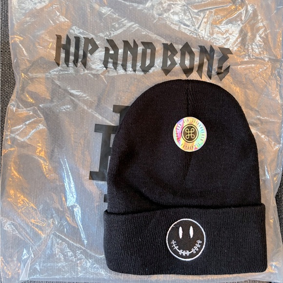 Unisex Hip and Bone Black Smiley Roll-Up Beanie NWT - Picture 3 of 4